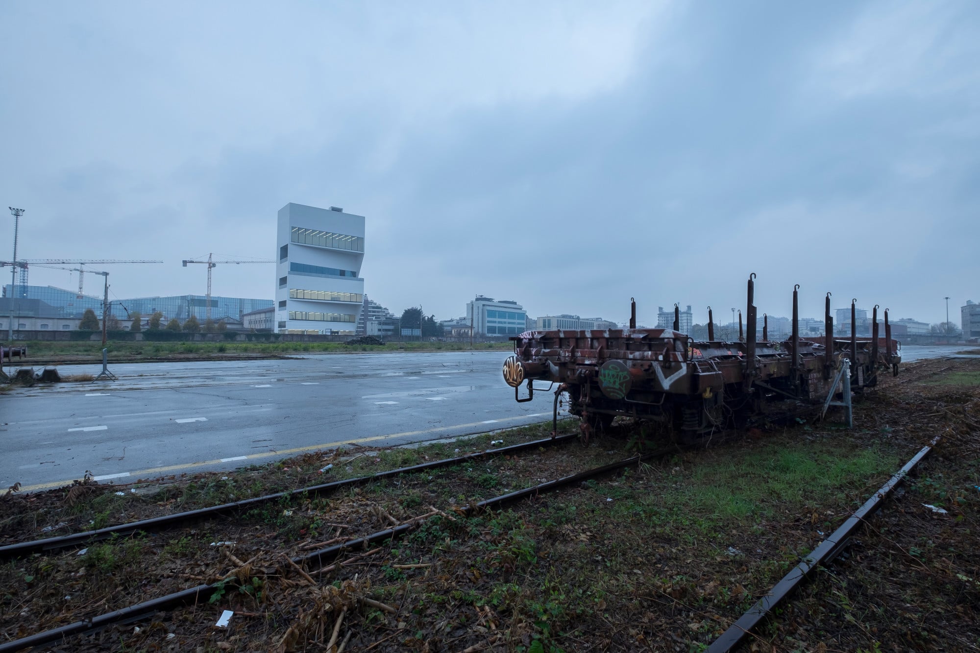 Der Neubau ist der letzte Baustein der Aufwertung einer alten Destillerie als Impuls für das ganze Stadtviertel am Eisenbahnknotenpunkt Porta Romana