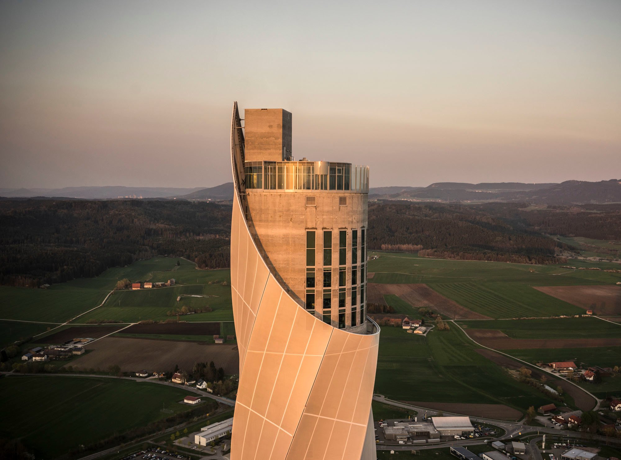 testturm fur schnellaufzuge in rottweil fassade gewerbe industrie baunetz wissen