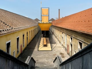 Für die Kunstmesse Arco Lisboa entwarf das Atelier JQTS in Kooperation mit dem Künstler Carlos Nogueira einen temporären Pavillon