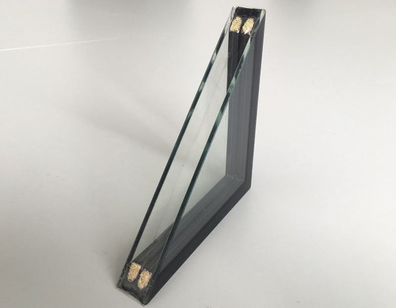 Wird das mittlere Scheibenpaket im SZR eines Isolierglases gegen eine oder mehrere Heat Mirror-Folien ersetzt, lassen sich gute U-Werte bei geringem Gewicht erzielen