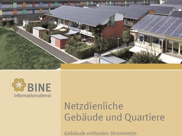 Das BINE-Themeninfo „Netzdienliche Gebäude und Quartiere“ stellt Konzepte für netzreaktive Gebäude vor
