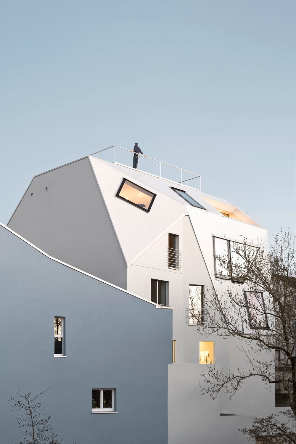 Das Dach wurde wie eine Fassade geplant; für die Dachhaut wurde Polyurethan verwendet.