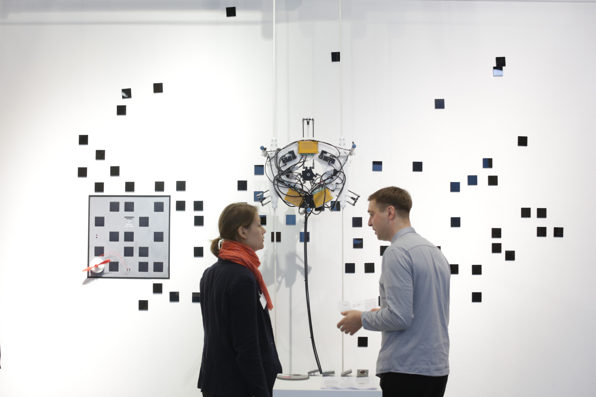 Auf der Baufachmesse Bautec in Berlin wird Plotbot/Crawler P3, der Prototyp der dritten Generation, vorgestellt
