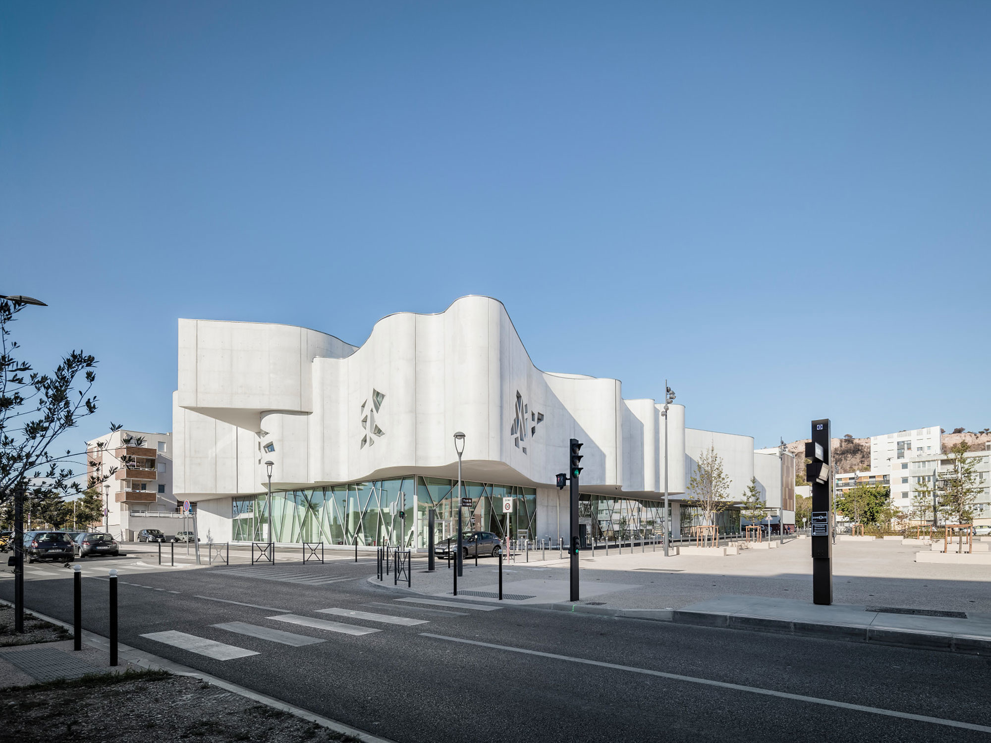 Mediathek in Vitrolles Beton Bildung