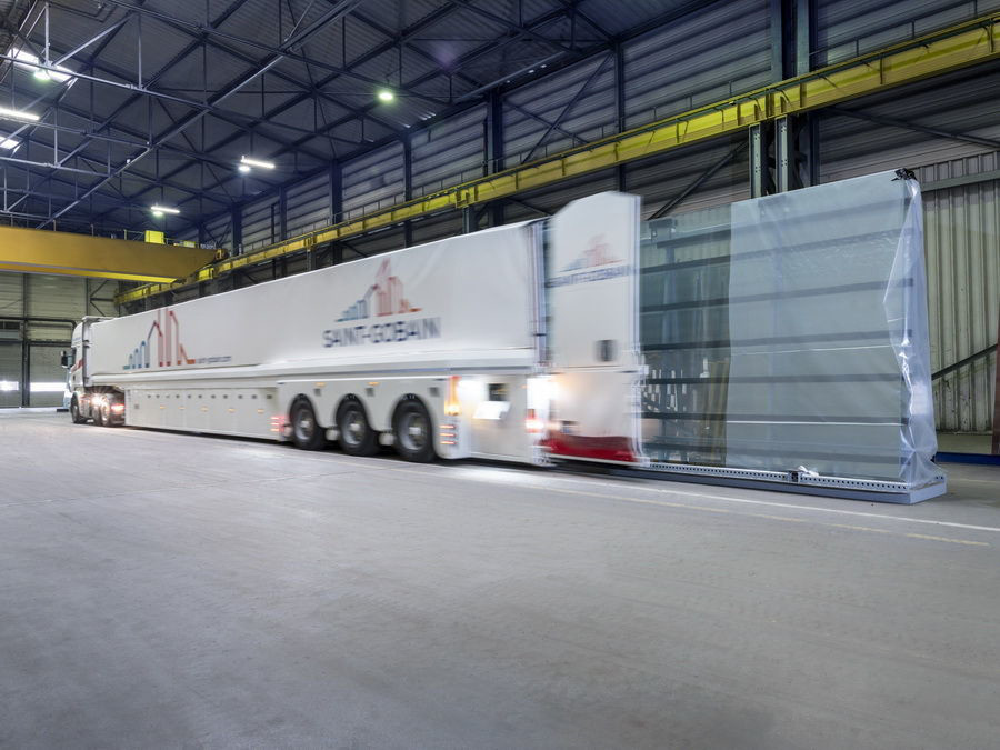 Der Hersteller Saint Gobain Glass transportiert jetzt XXL-Gläser mit einem eigens entwickelten Truck