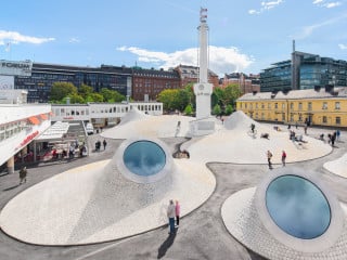 Das Amos Rex Art Museum in Helsinki von JKMM Architects wird über den Glaspalast (Lasipalatsi) aus den 1930er-Jahren erschlossen.