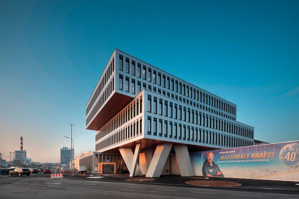 ATP Architekten Ingenieure planten das Bürogebäude aus gestapelten, teils auskragenden Quadern
