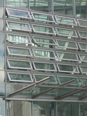 Lamellenfenster als Metallrahmenkonstruktion