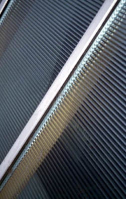 Lichtlenkglas in geneigtem Fenster