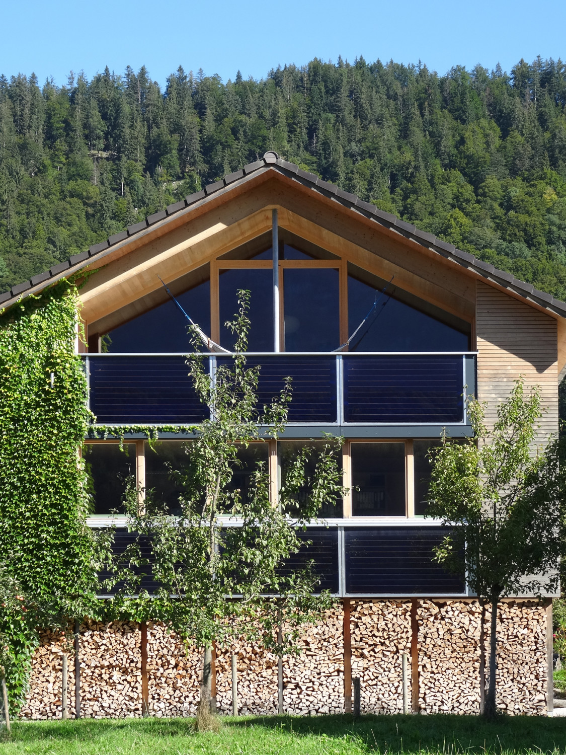 Solarthermieanlage an der Balkonbrüstung