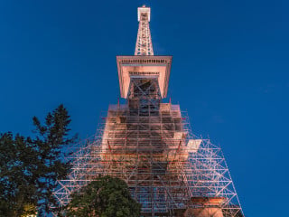 Um den 147 m hohen Berliner Funkturm vor Rost zu schützten, standen auch in diesem Jahr wieder Sanierungsarbeiten an
