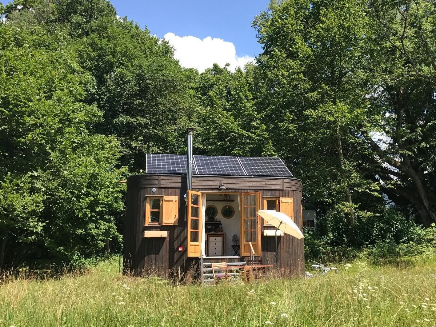 Drei Varianten ermöglichen autarkes Wohnen auf 15, 25 oder 33 m². Zu sehen ist hier die kleine Version, die 6 m lang und 2,50 m breit ist