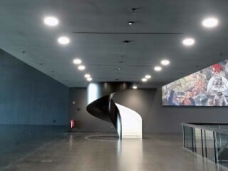 Downlights strahlen das Licht gezielt nach unten