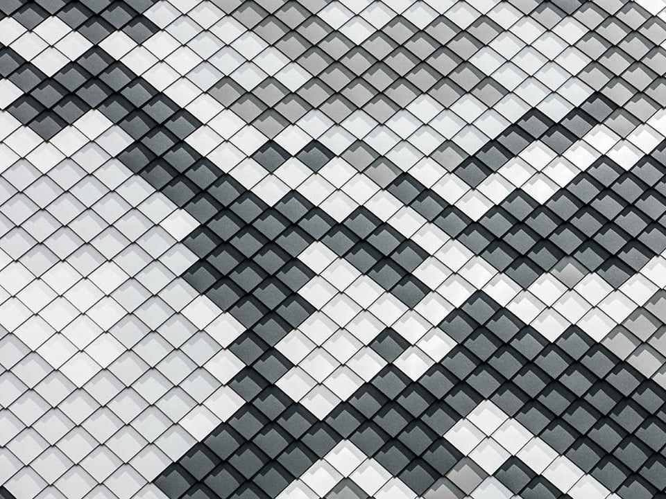 Das Wohnhaus „Le Python“ in Grenoble erhielt eine Fassadenverkleidung aus Aluminiumplatten, deren Muster an Schlangenhaut erinnern (Architekt: Èdouard François, Paris)