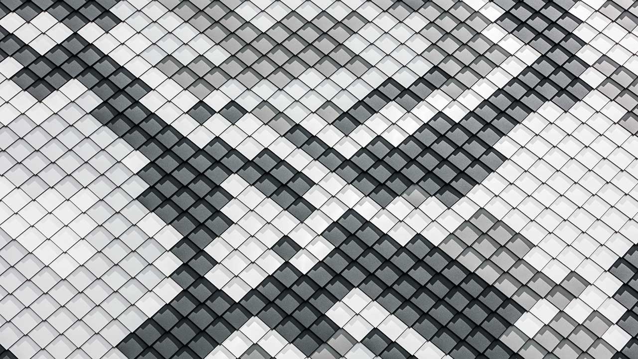 An der Fassade kommen Module in Anthrazit, Hellgrau, Naturblank und Silbermetallic zum Einsatz