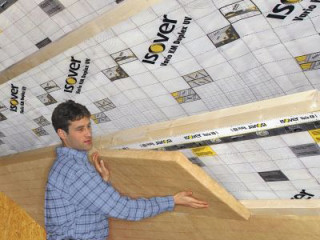 Sowohl bei der Sanierung als auch beim Ausbau von Dachgeschossen zu Wohnraum ist eine wirkungsvolle Dämmung unerlässlich
