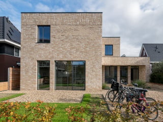Beim Entwurf des eigenen Einfamilienhauses ließ sich Reimar von Meding vom niederländischen Büro KAW Architecten durch Wohnkonzepte der 1920er-Jahre inspirieren (Westansicht)