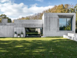 Dieses Betonwohnhaus wurde ohne Kraneinsatz mit einer Systemschalung aus Kunststoff erstellt