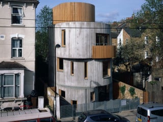 Wie eine Skulptur wirkt das von Chance de Silva entworfene dreigeschossige Wohnhaus Vex