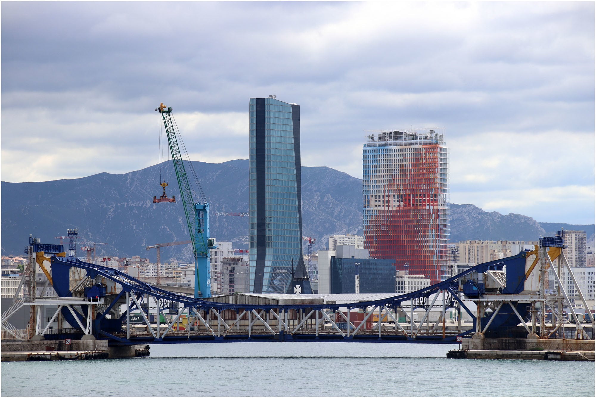 Den größeren Kontext des Projekts bildet das Stadtentwicklungsprogramm „Marseille Euroméditerranée“