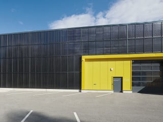 Der Firmenneubau des Solarkollektorhersteller SST Solar in Nenzing wurde vom Industriebauspezialisten Goldbeck Rhomberg geplant und errichtet