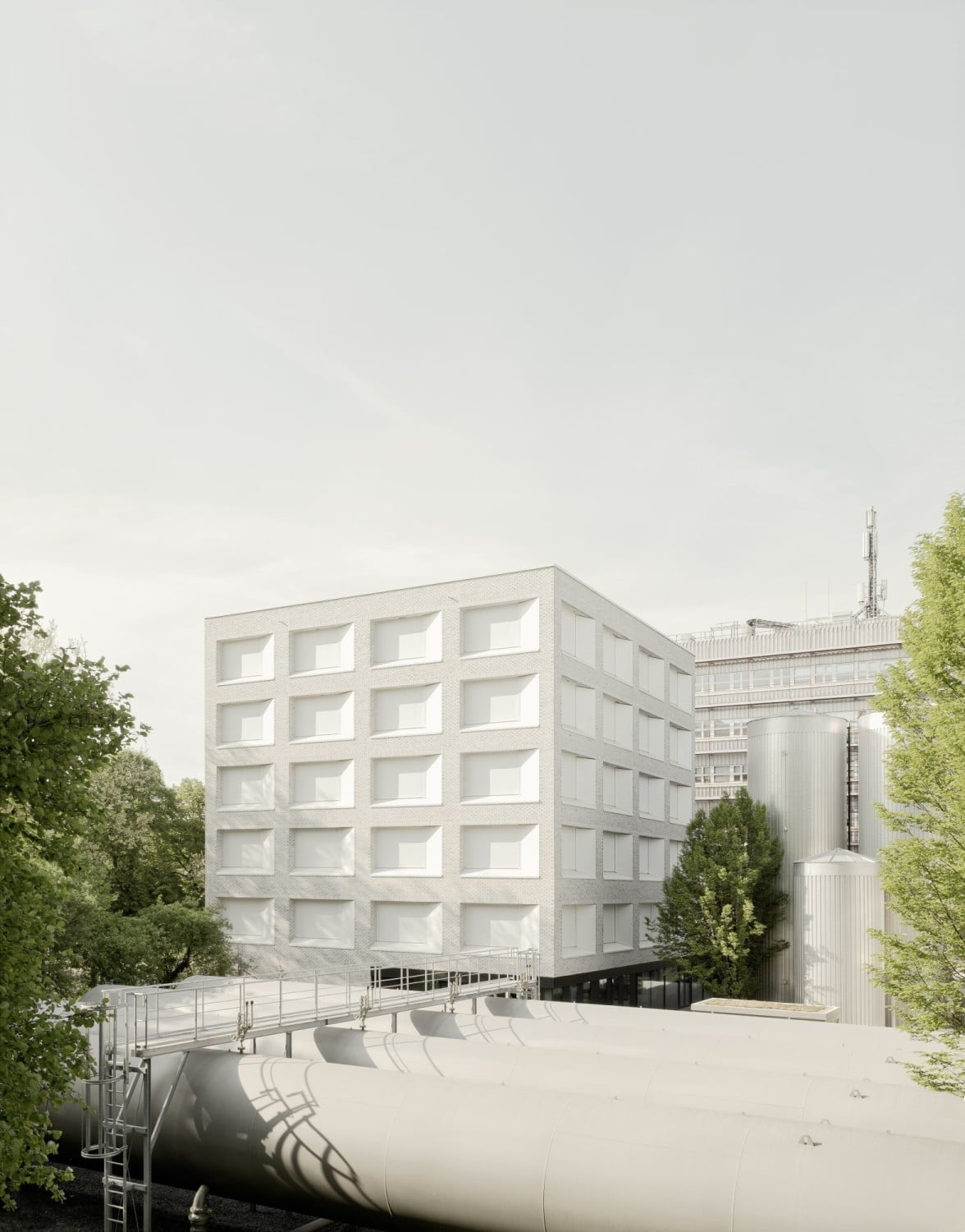 Bei geschlossenem Sonnenschutz erhält der Bürobau nach Plänen von Steimle Architekten monolithische Wirkung.
