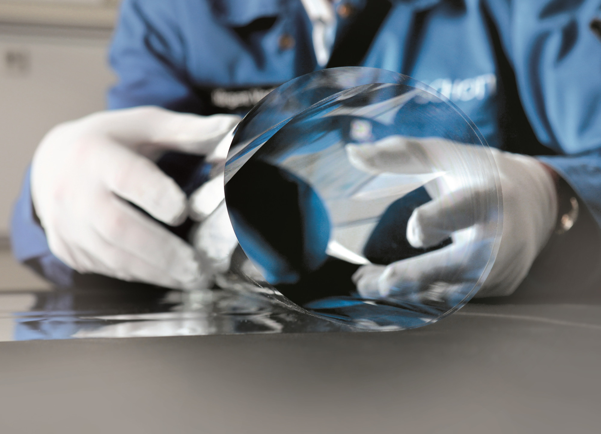 Ultradünne Gläser vereinen die Vorteile hohe Festigkeit und Beschichtbarkeit mit hervorragenden optischen Eigenschaften.