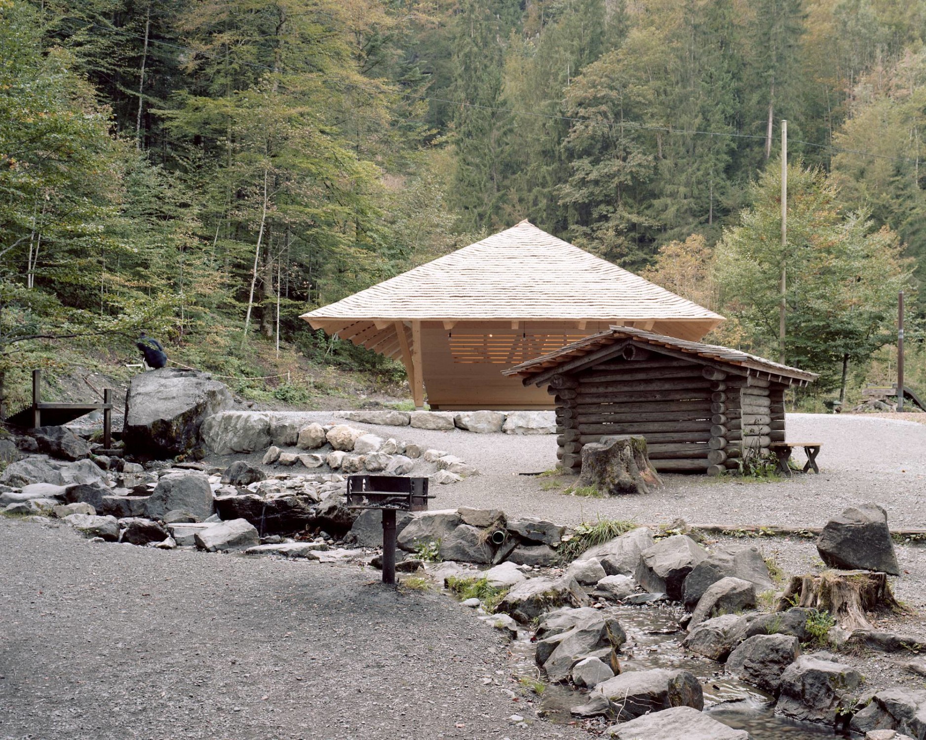 Das Bauwerk dient als Besucherzentrum und zur Verkostung des Quellwassers.