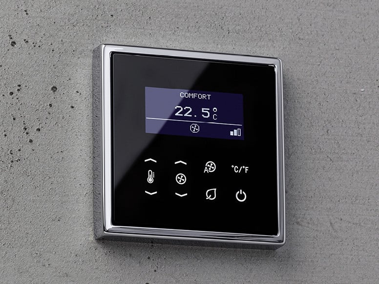 Komfortable Lösungen für die Installation in Hotels bietet die Firma Jung unter dem Begriff Hospitality an: Bei der Orientierung in Fluren helfen LED-Hinweisschilder.