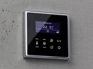 Komfortable Lösungen für die Installation in Hotels bietet die Firma Jung unter dem Begriff Hospitality an: Bei der Orientierung in Fluren helfen LED-Hinweisschilder.