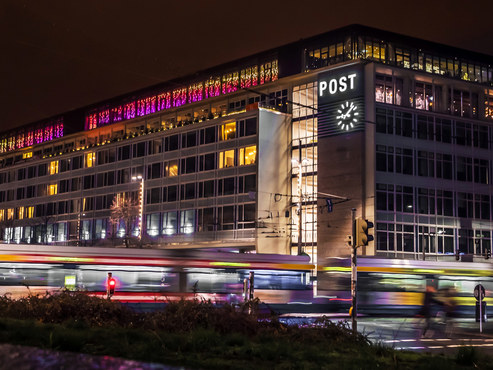 Nach fast einem Jahrzehnt des Dornröschenschlafs wird die ehemalige Hauptpost am Augustusplatz in Leipzig umgewandelt und umgenutzt.