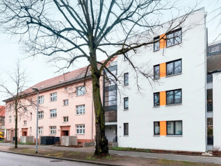 Die Hennigsdorfer Wohnungsbaugesellschaft (HWB) hat den Gebäudekomplex Himbeerblock in Berlin-Henningsdorf erweitert.