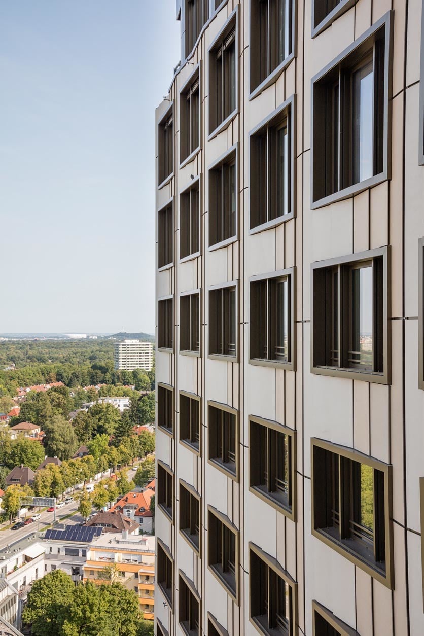 Die neuen Fassadenelemente sind aus leichtem, faserverstärkten Beton gefertigt. 