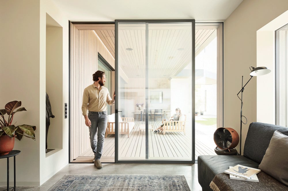 filigranes fenster und schiebetursystem fassade produkte baunetz wissen