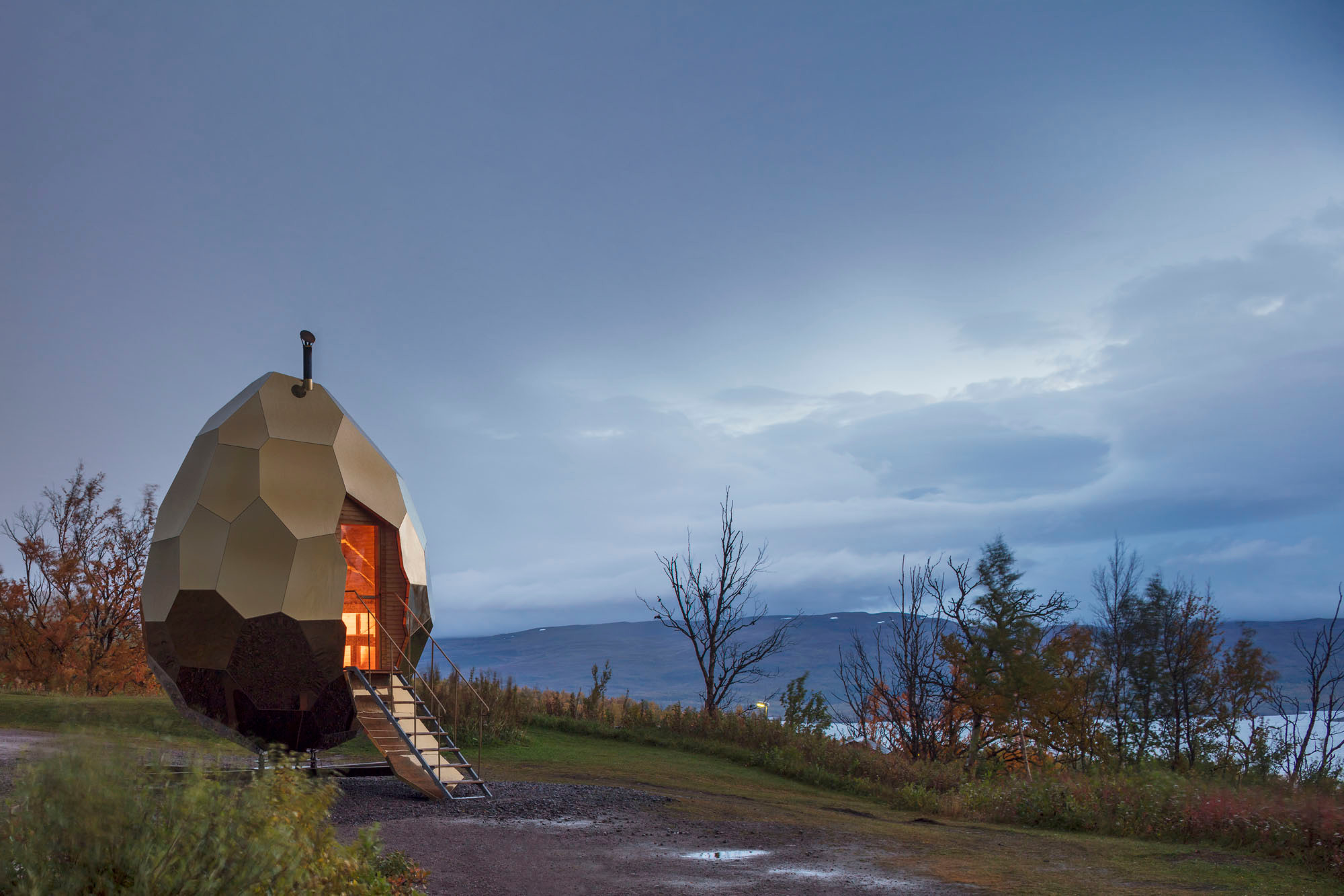 Die Ei-Form der Sauna soll die Wiedergeburt von Kiruna und die Chancen symbolisieren, die sich durch die komplette Neugestaltung der Stadt ergeben. 