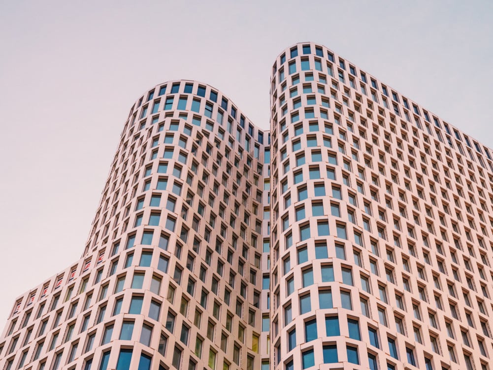 S_enn und S_enro vom schwäbischen Hersteller MHZ sind Sonnenschutzanlagen, die speziell für große Windlasten konzipiert wurden.
