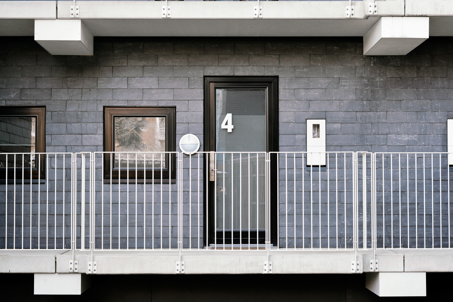 Die Erschließung der Apartments erfolgt über Laubengänge an der nördlichen Hofseite.