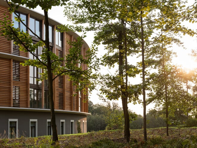 Am Rande der thüringischen Stadt Eisenberg liegen die Waldkliniken.