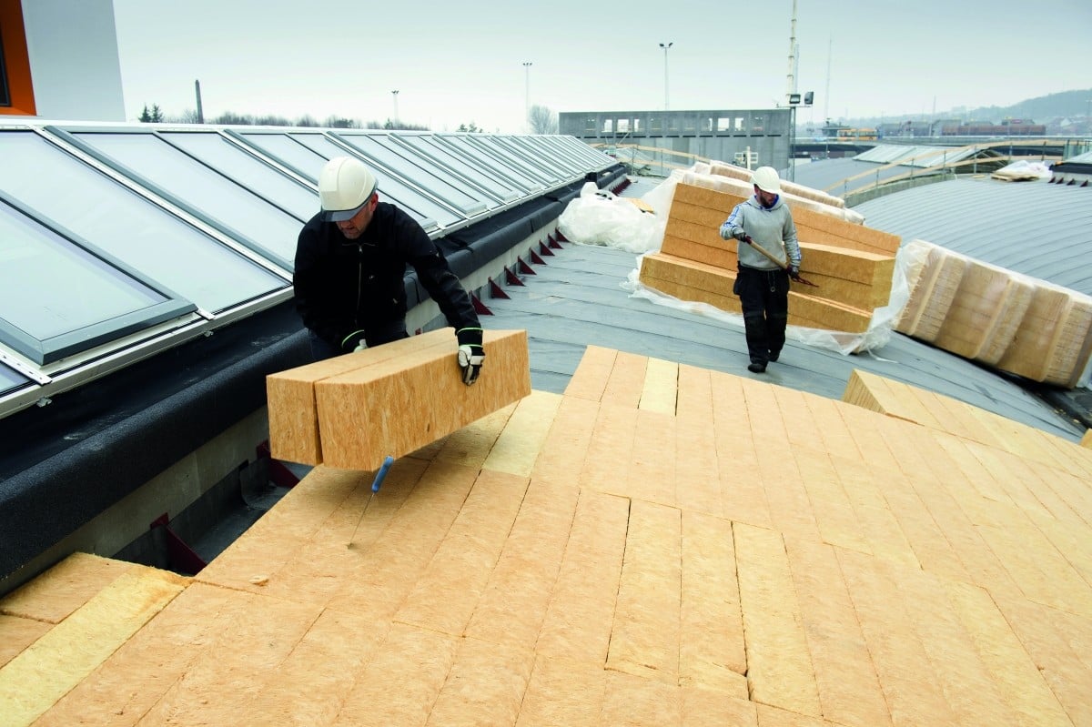 Speziell für Flachdächer bietet der Hersteller Isover das Feuchte- und Temperaturüberwachungssystem Roof Protect an.