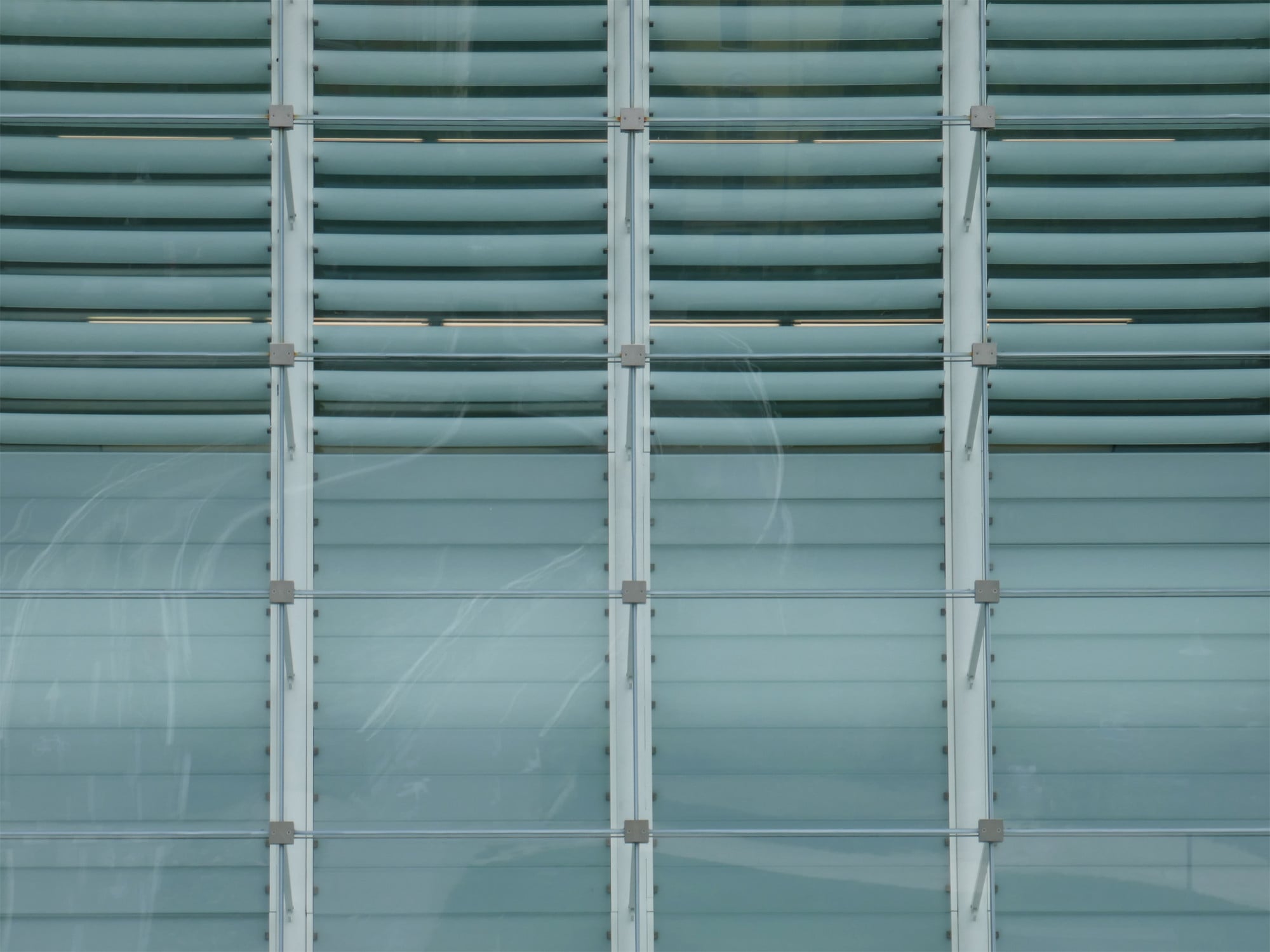 Um die Sicherheit von Bauwerken zu gewährleisten, kann es notwendig sein – zusätzlich zu den Produkteigenschaften – Aspekte des Zusammenfügens von Bauprodukten zu baulichen Anlagen zu regeln. 