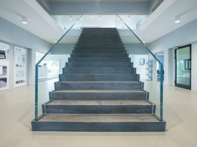 Hybridkonstruktion aus Beton und Glas
