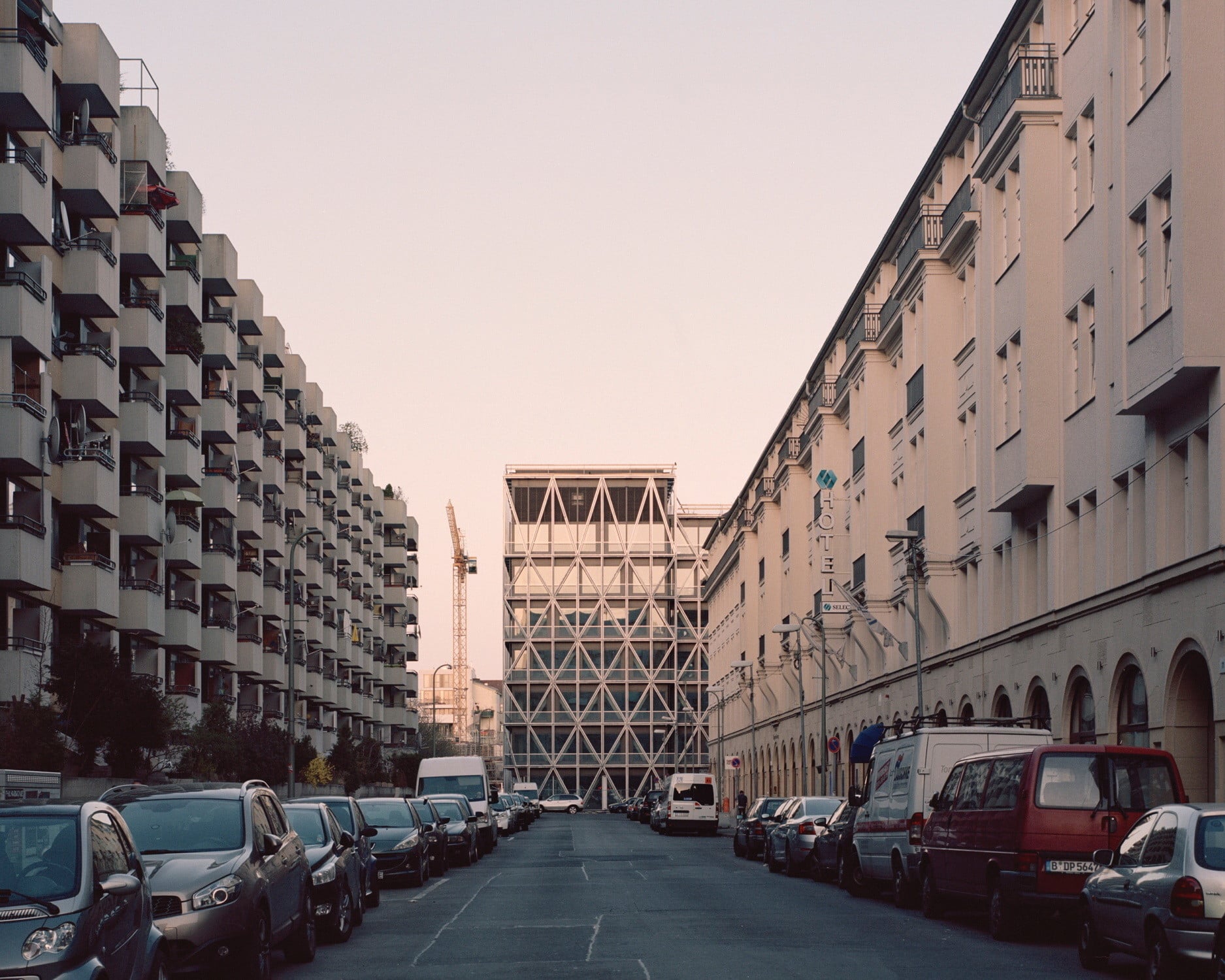 Blick auf das neue taz-Gebäude von der Hedemannstraße aus