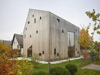 Beim dem ungewöhnlichen Wohnhaus in Linz-Urfahr ist "Pure Wood" Name und Programm zugleich, entworfen hat es der Architekt Michael Shamiyeh.