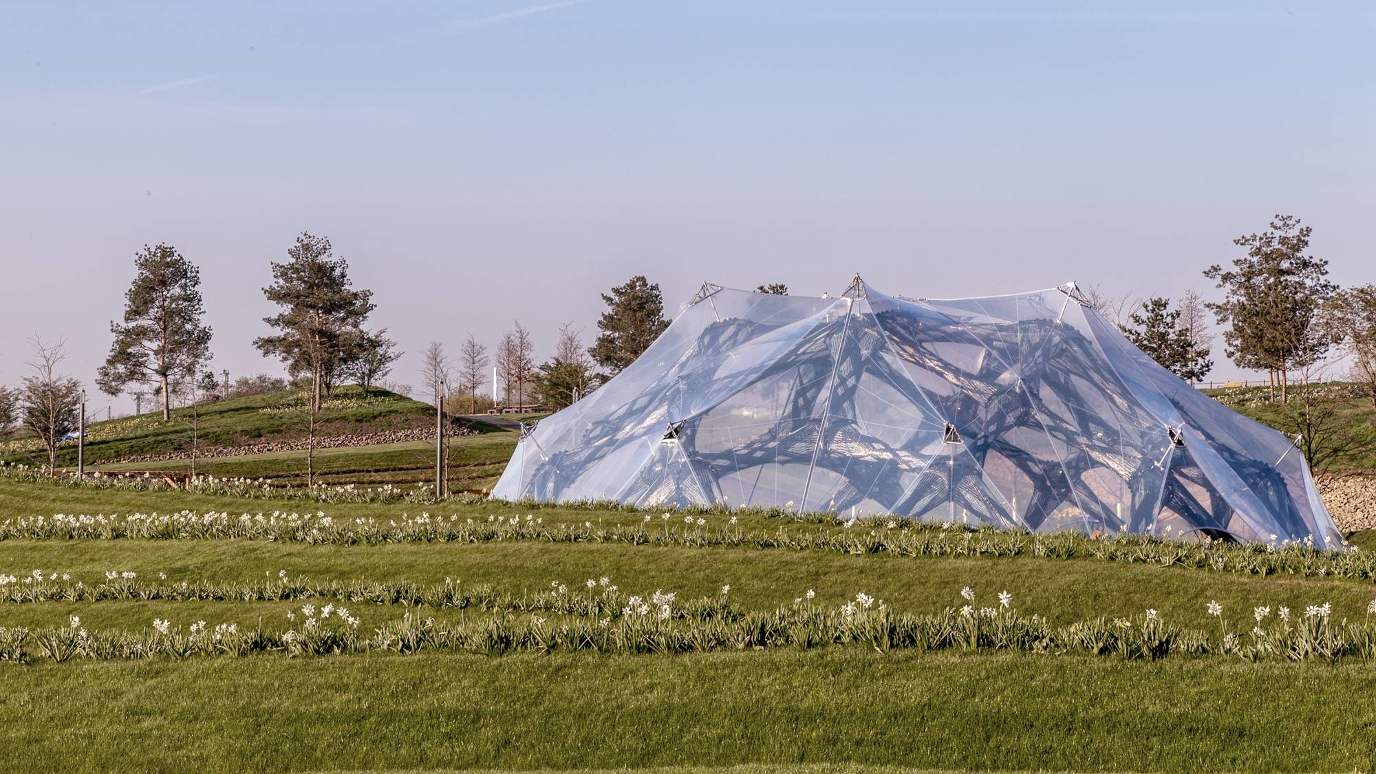 Die innovativen Bedachungen sollen Wege aufzeigen, in die sich das Bauen und Entwerfen entwickeln könnten.