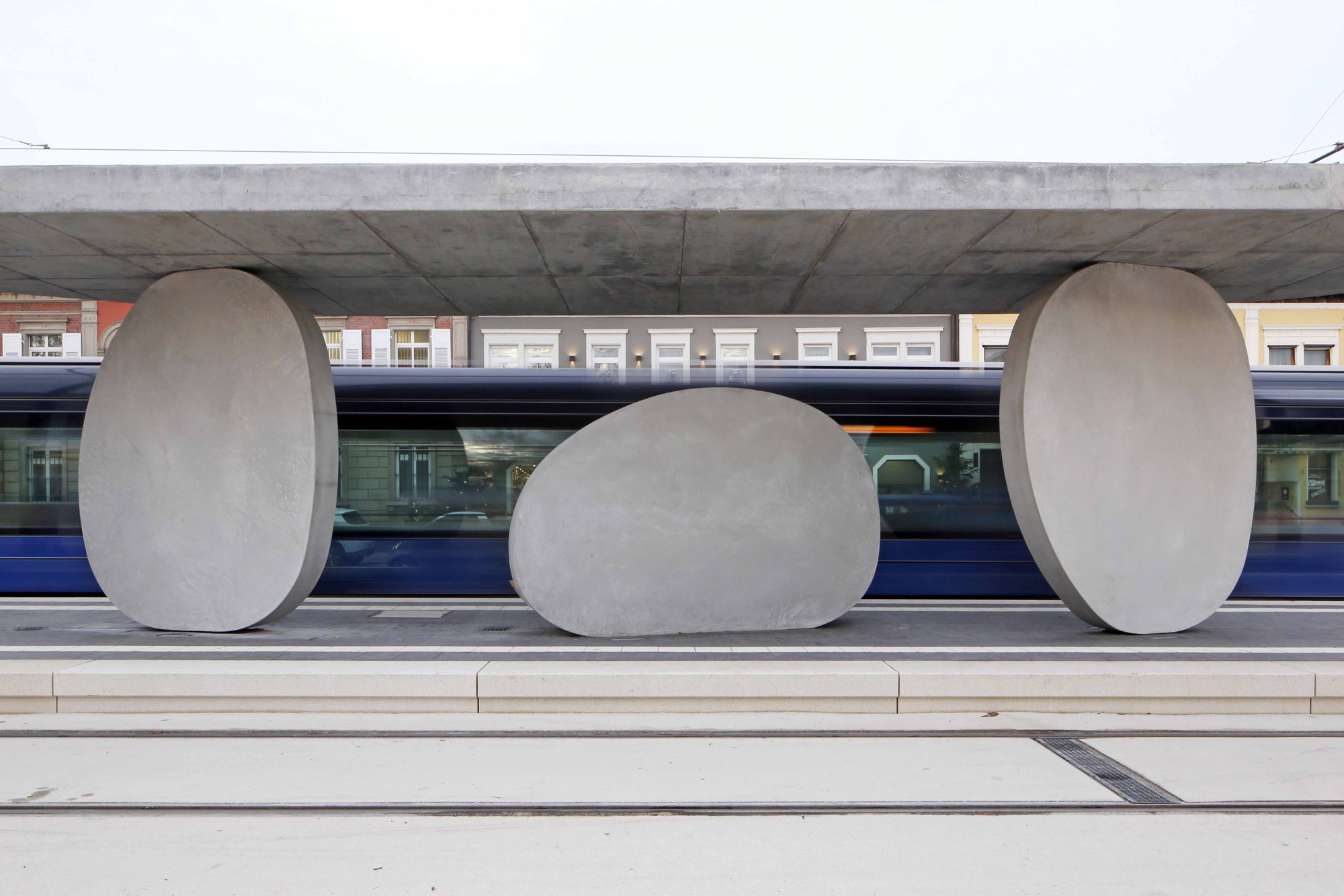 Die Haltestelle ist einer der Endpunkte der grenzübergreifenden Trambahnlinie, die Straßburg und Kehl verbindet.