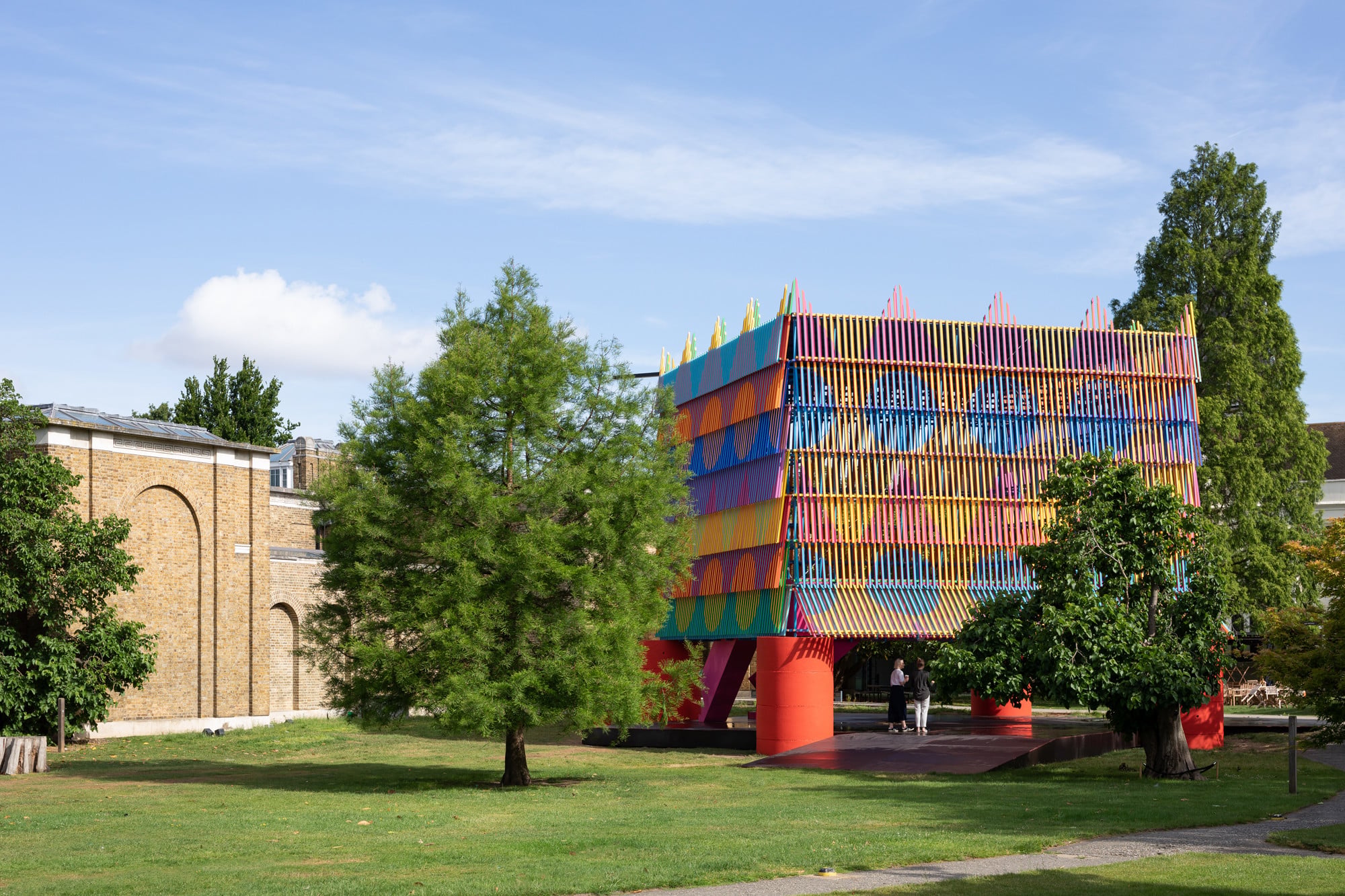 Das knallbunte Gebilde ist erst die zweite Ausgabe des Dulwich Pavilion.