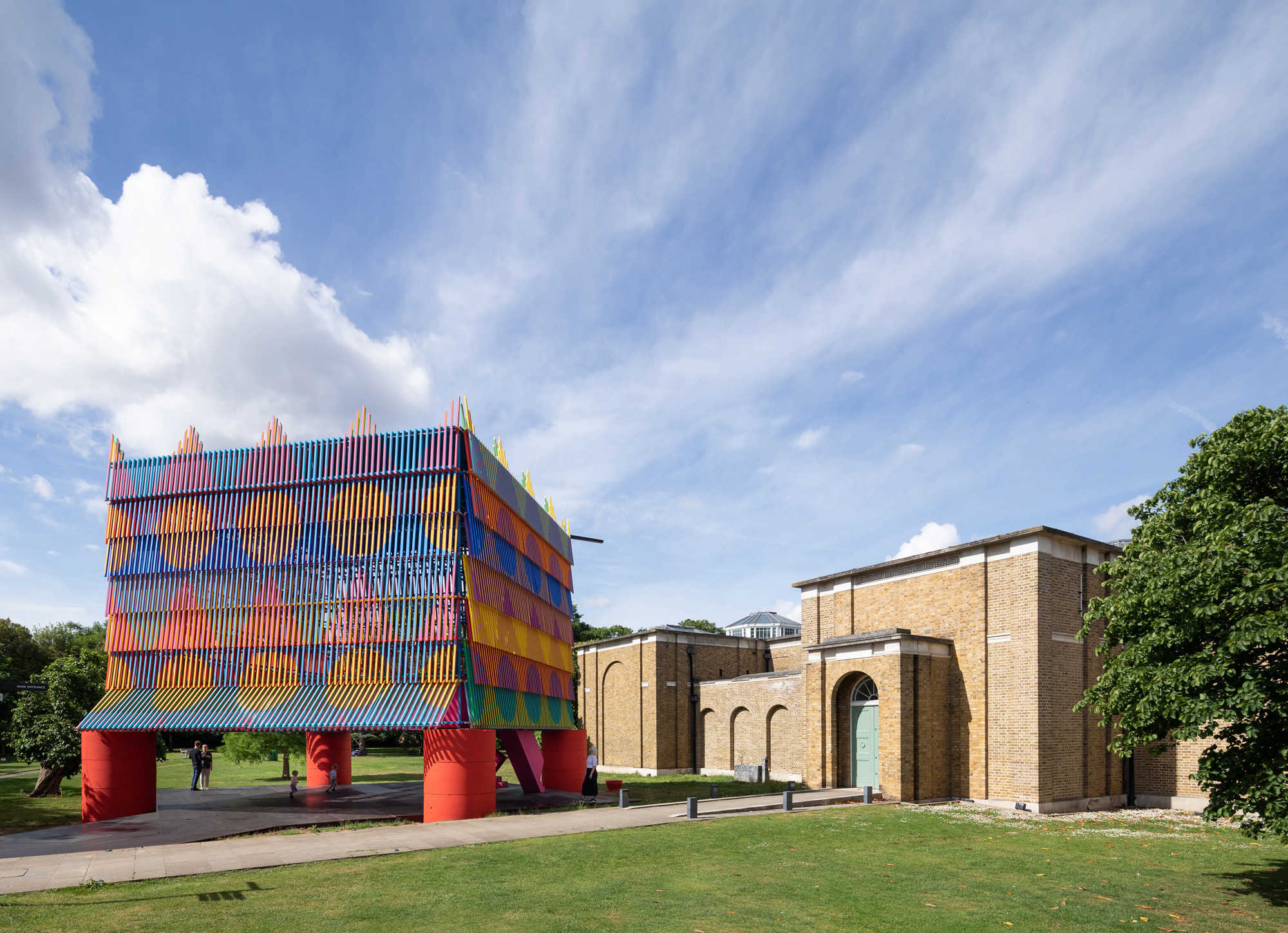 Der Pavillon steht im Garten der Dulwich Picture Gallery, entworfen im 18. Jahrhundert von Sir John Soane. 