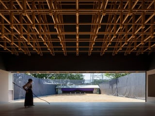 Bogenschießhalle und Boxclub in Tokio