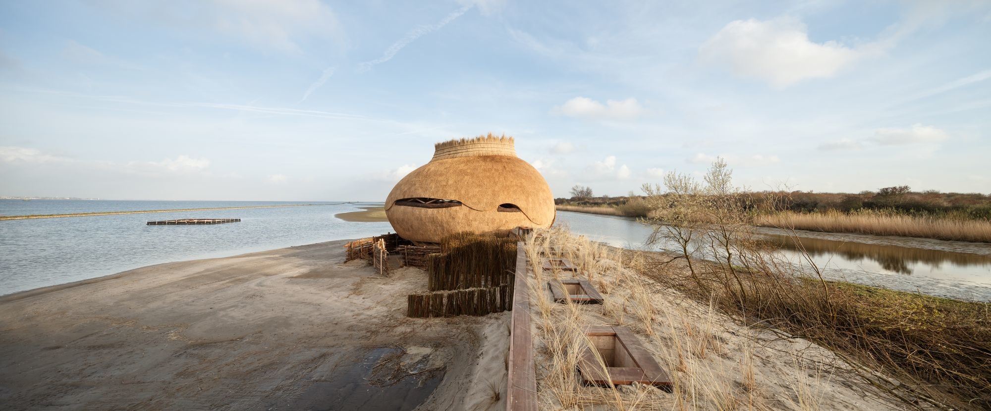 Das Naturerholungsgebiet Scheelhoek besteht aus großen Schilfgebieten und einer Reihe kleiner Sandbänke, die Wat- und Möwenvögeln als Futter- und Brutplatz dienen.