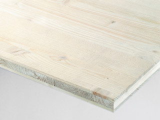 Mehrschichtplatten bestehen aus drei oder fünf verleimten, dünnen Brettlagen (hier eine Drei-Schicht-Platte).